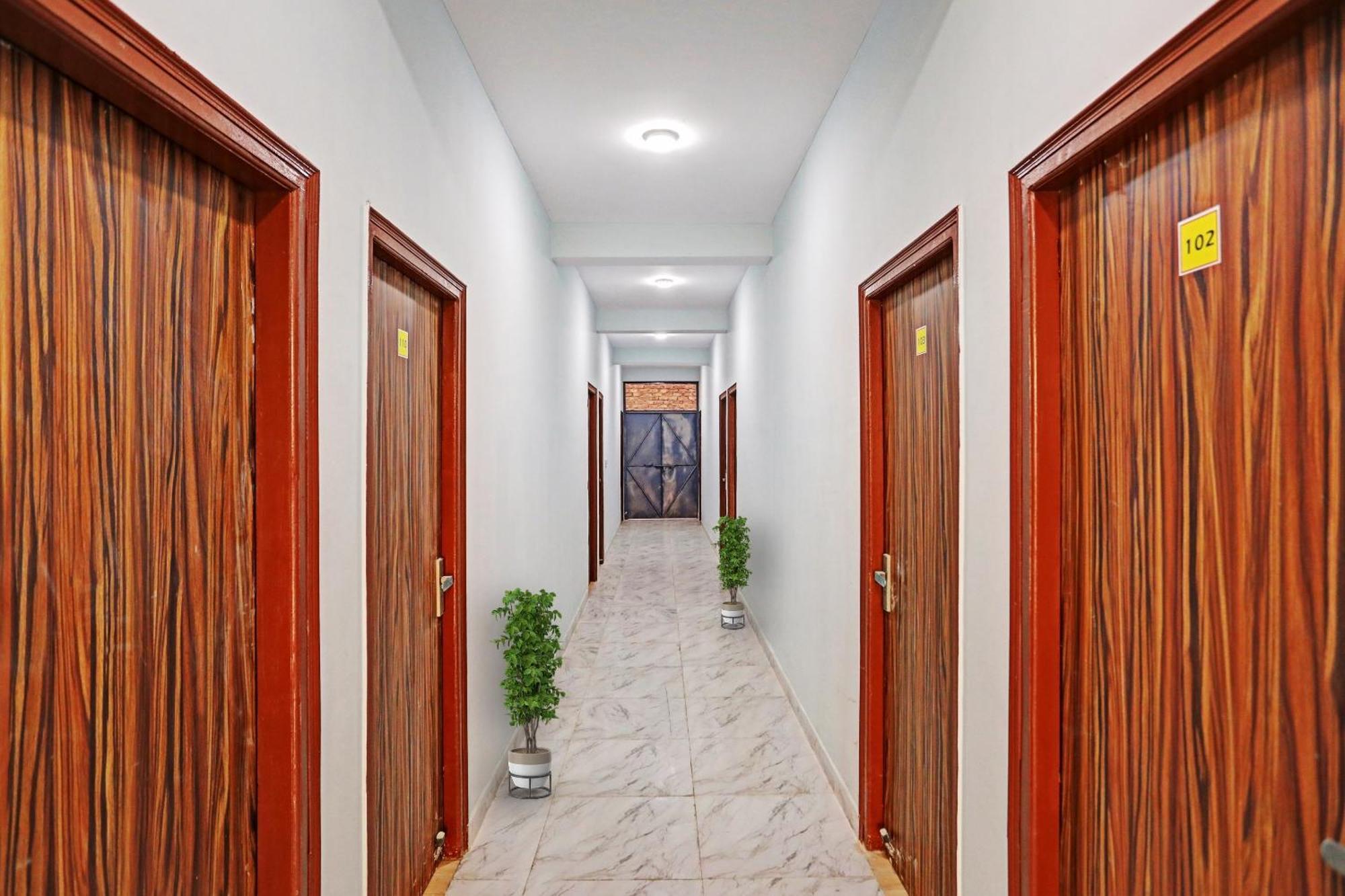 Hotel O Surya Gold Guest House Najafgarh 외부 사진