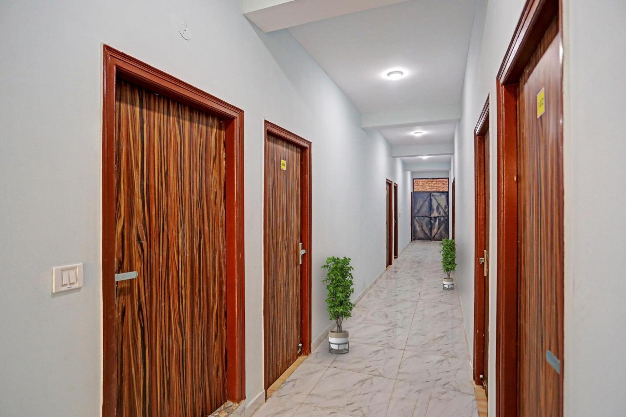 Hotel O Surya Gold Guest House Najafgarh 외부 사진
